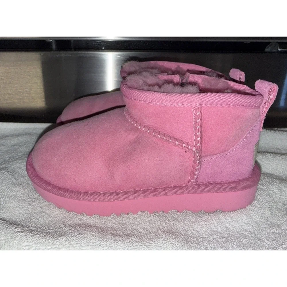 Uggs Classic Ultra Mini  Pink Boots Youth Girls Size 9‎